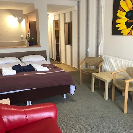 לינה וארוחת בוקר Arenia -filia Kompleksu Arena Slonca