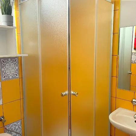 לינה וארוחת בוקר Arenia -filia Kompleksu Arena Slonca 3*