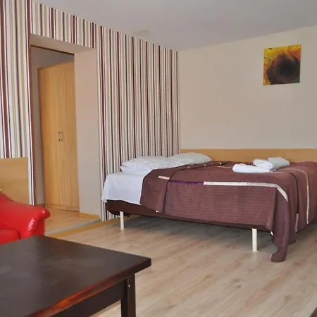 לינה וארוחת בוקר Arenia -filia Kompleksu Arena Slonca